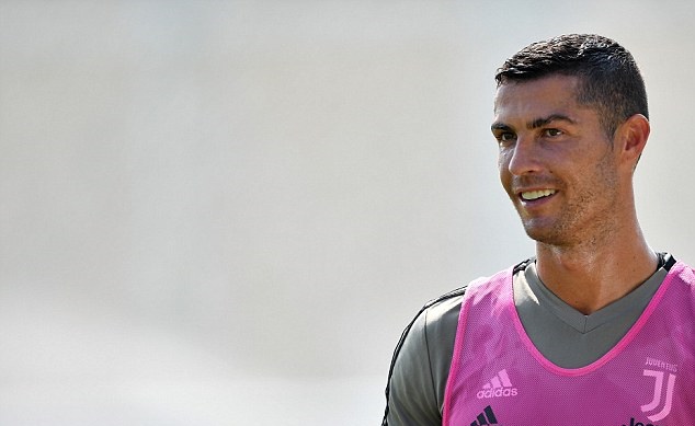 Mồ hôi Ronaldo ra như tắm trong ngày Juventus bị CLB cũ hạ gục - Bóng Đá