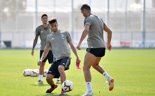 Mồ hôi Ronaldo ra như tắm trong ngày Juventus bị CLB cũ hạ gục - Bóng Đá