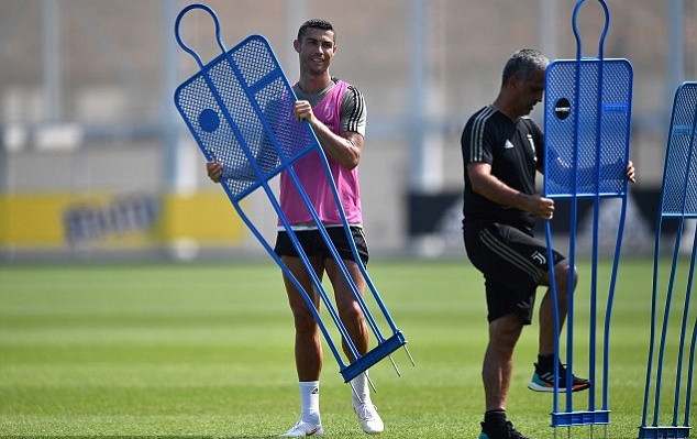 Mồ hôi Ronaldo ra như tắm trong ngày Juventus bị CLB cũ hạ gục - Bóng Đá