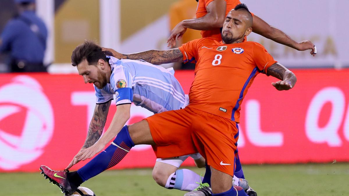 Tới Barca, Vidal lo giải quyết câu nói: