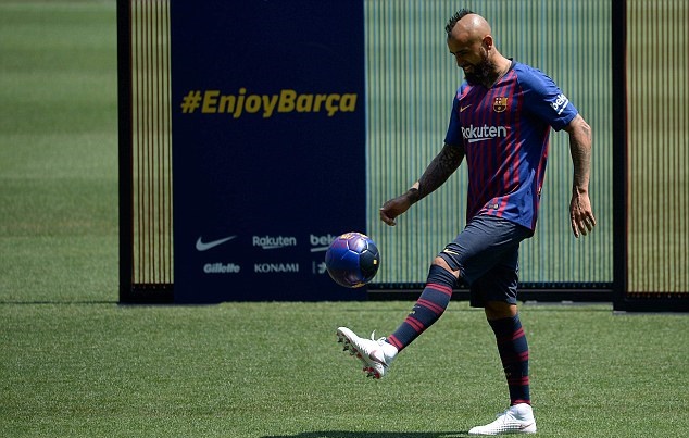 Arturo Vidal rạng rỡ ra mắt Barca, chưa chốt số áo - Bóng Đá
