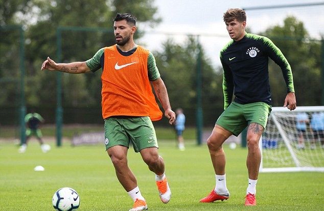Pep Guardiola đón vị khách bất ngờ tới sân tập Man City - Bóng Đá