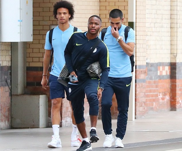 Ảnh Man City lên tàu - Bóng Đá
