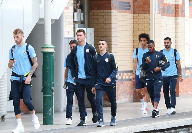 Ảnh Man City lên tàu - Bóng Đá
