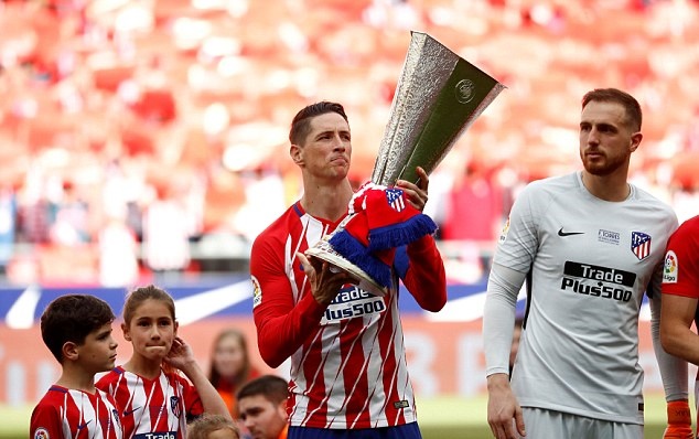 Torres 'mở tài khoản' giúp Sagan Tosu nhấn chìm đội của Iniesta - Bóng Đá