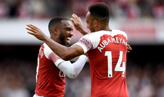 Lacazette không muốn dự bị cho Aubameyang.