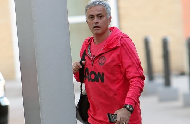 Chùm ảnh: MAN UNITED ĐẾN LONDON - Bóng Đá