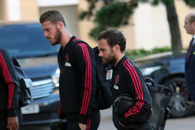 Chùm ảnh: MAN UNITED ĐẾN LONDON - Bóng Đá
