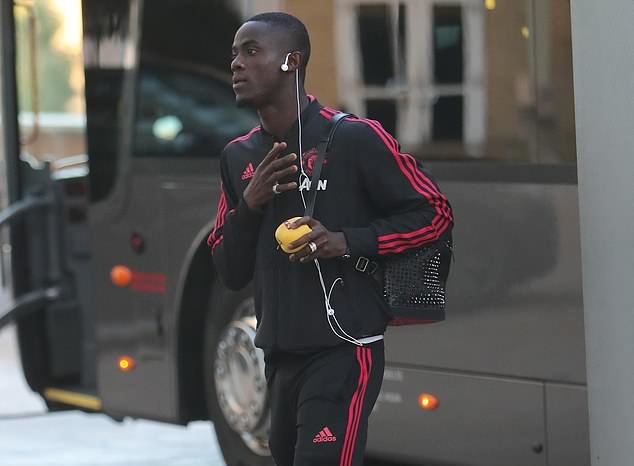 Chùm ảnh: MAN UNITED ĐẾN LONDON - Bóng Đá
