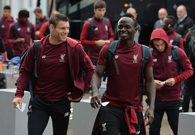 Salah tỏ ra 'lạc quẻ' khi cùng Liverpool hành quân sang Italia - Bóng Đá