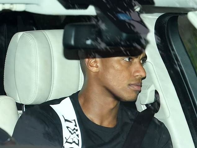 Ảnh Man Utd tới sân tập - Bóng Đá