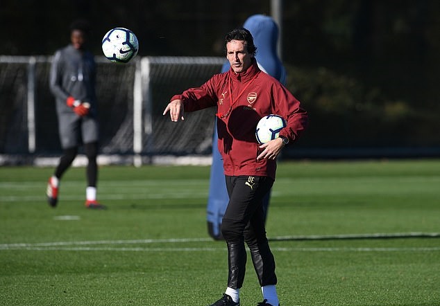 Chiến thắng thứ 10 cận kề, Ozil và cầu thủ Arsenal dốc hết sức trên sân tập - Bóng Đá