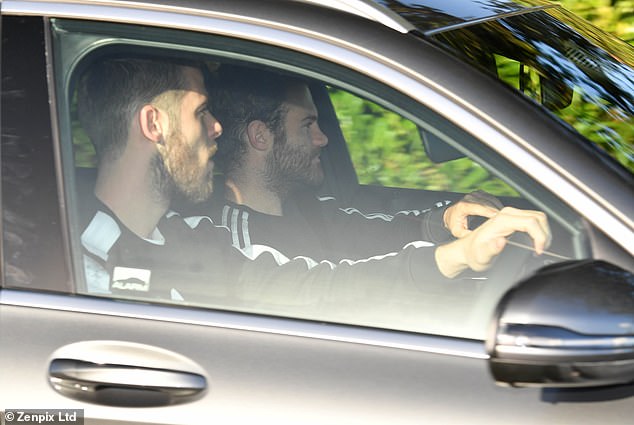 Ảnh Man Utd tới sân tập - Bóng Đá