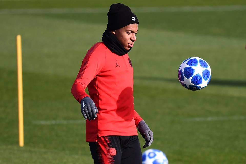 Neymar xỏ háng Mbappe trước trận gặp Napoli - Bóng Đá