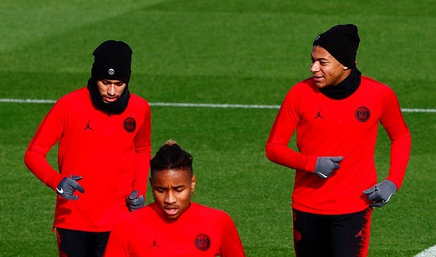 Neymar xỏ háng Mbappe trước trận gặp Napoli - Bóng Đá
