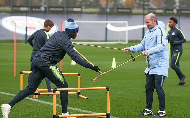 Chơi trò lạ, Man City chờ biến Man United thành con rối ở Etihad - Bóng Đá