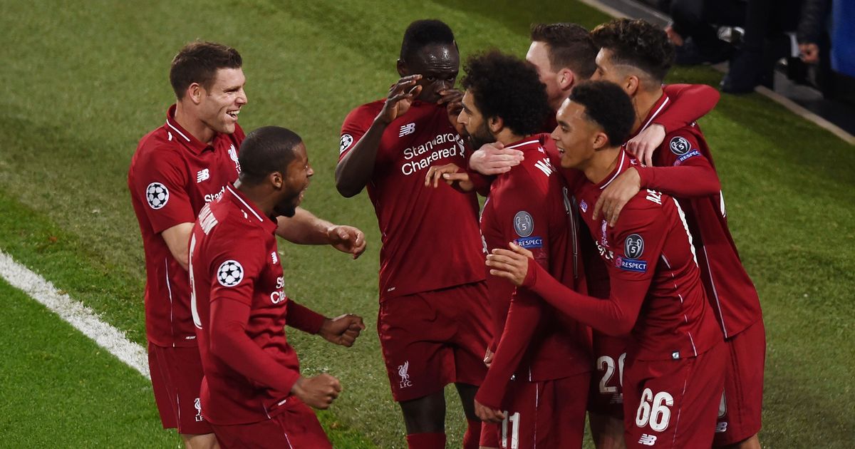 Ảnh Mourinho rời khách sạn - Bóng Đá