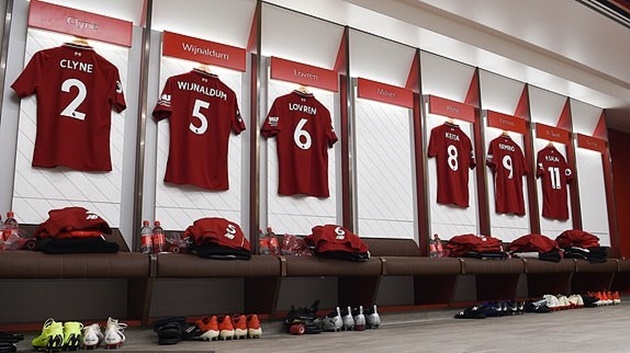 Cầu thủ Liverpool căng thẳng, phía M.U xuất hiện ninja trên sân Anfield - Bóng Đá