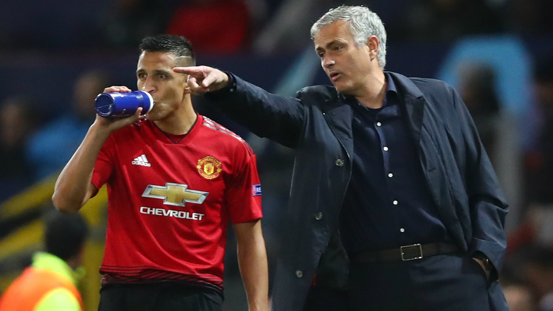 "Tôi nghĩ Mourinho rất hạnh phúc trong khoảng thời gian Sanchez chấn thương. Ông ấy lo lắng về việc phải bố trí Sanchez ra sân thi đấu."