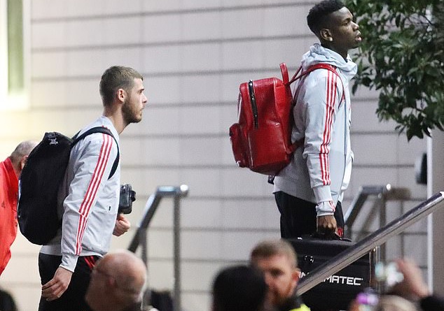 Ảnh Man Utd tới khách sạn - Bóng Đá