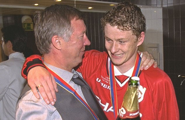 Solskjaer ra tay, huyền thoại Sir Alex trở lại sân tập Man Utd - Bóng Đá