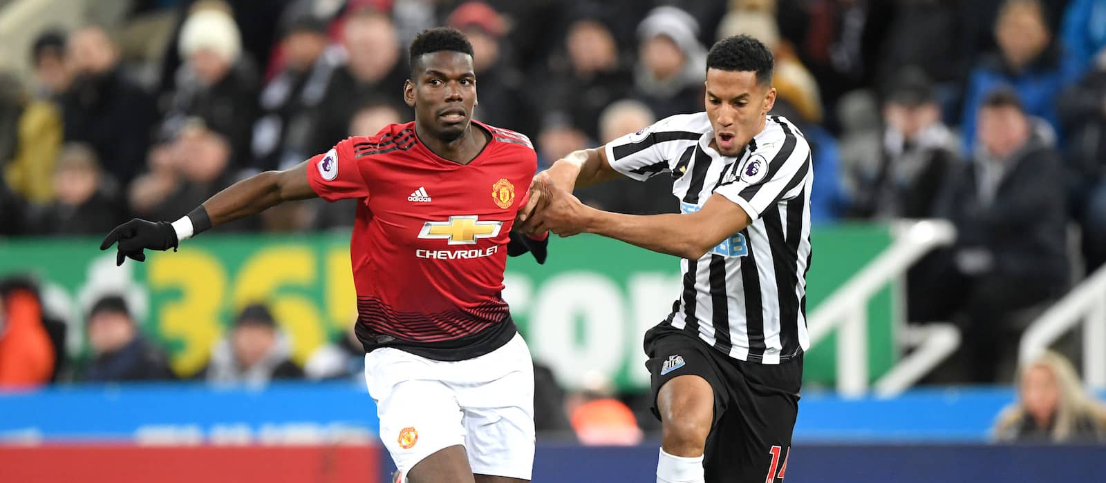 Pogba dính chấn thương.