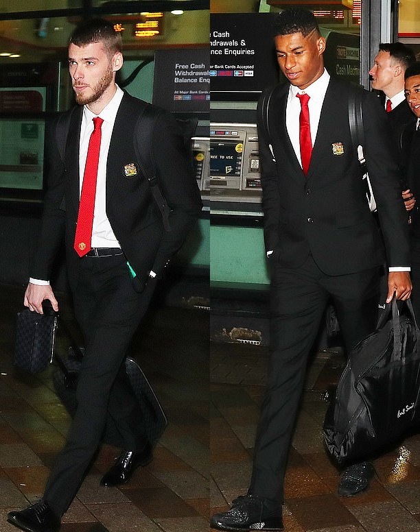 Chùm ảnh Man Utd trở lại Manchester - Bóng Đá