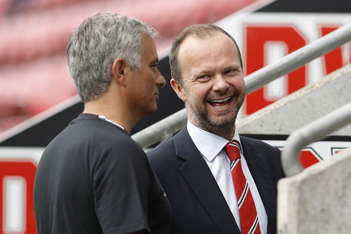 Mourinho có mối quan hệ không tốt với Ed Woodward.