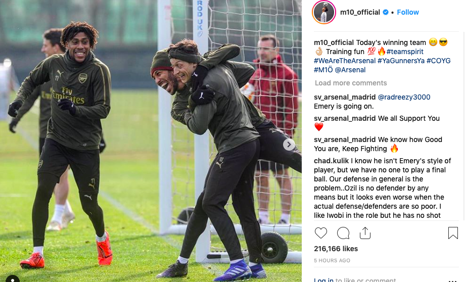 Tiếp tục bị cho ra rìa, Ozil gửi thông điệp tới CĐV Arsenal - Bóng Đá