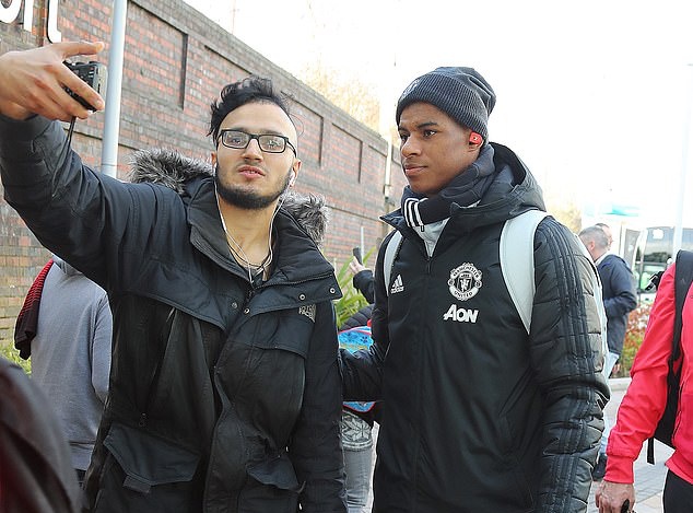 Ảnh Man Utd di chuyển tới London - Bóng Đá