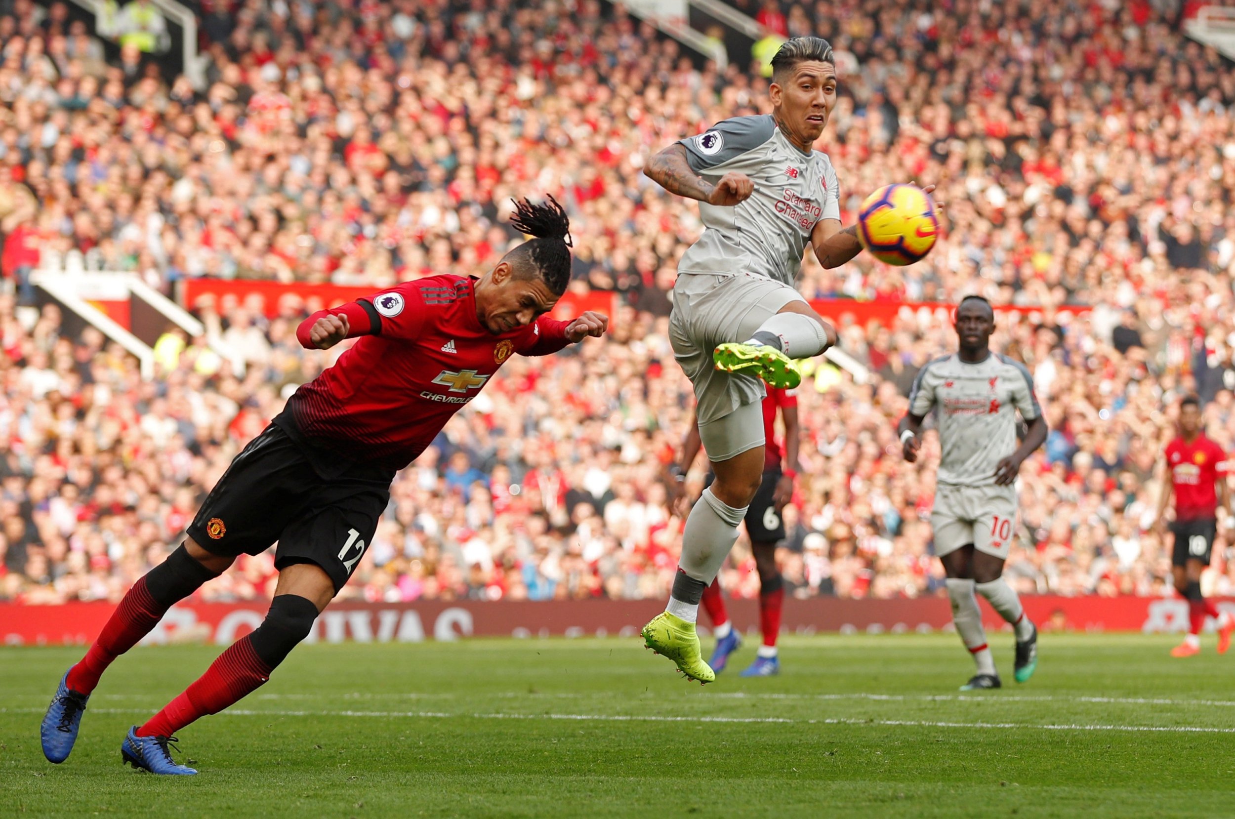 Chris Smalling trÃ´ng tuyá»t hÆ¡n bao giá» háº¿t vÃ  cÃ³ thá» giÃºp Manchester United tiáº¿t kiá»m 90 triá»u báº£ng - BÃ³ng ÄÃ¡