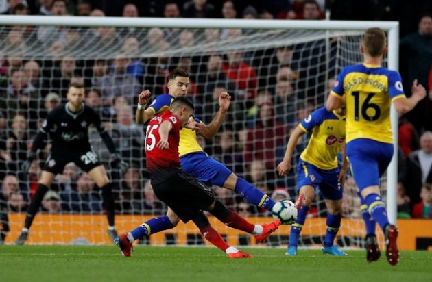 Lukaku lập cú đúp nhưng bước ngoặt nằm ở 'cầu vồng' - Bóng Đá