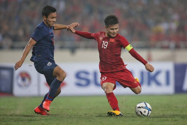 Ở tình huống nâng tỷ số lên 4-0 của U23 Việt Nam, chính Quang Hải là người khởi xướng với cú ta-lông chuyền bóng xuyến biên đầy cảm giác.