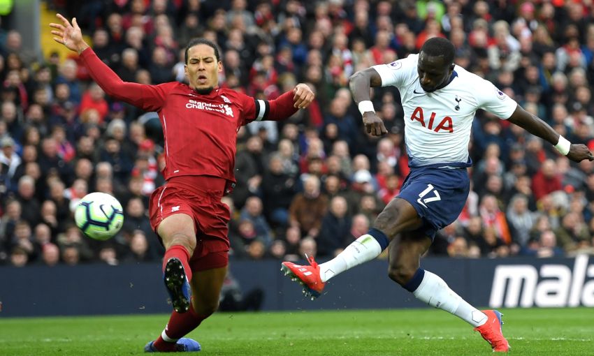 Đáng 'đồng tiền bát gạo', Van Dijk cứu Liverpool với pha phòng ngự đỉnh cao - Bóng Đá
