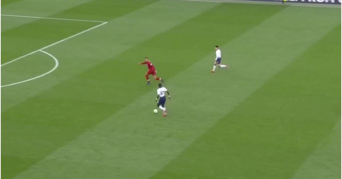 Đáng 'đồng tiền bát gạo', Van Dijk cứu Liverpool với pha phòng ngự đỉnh cao - Bóng Đá