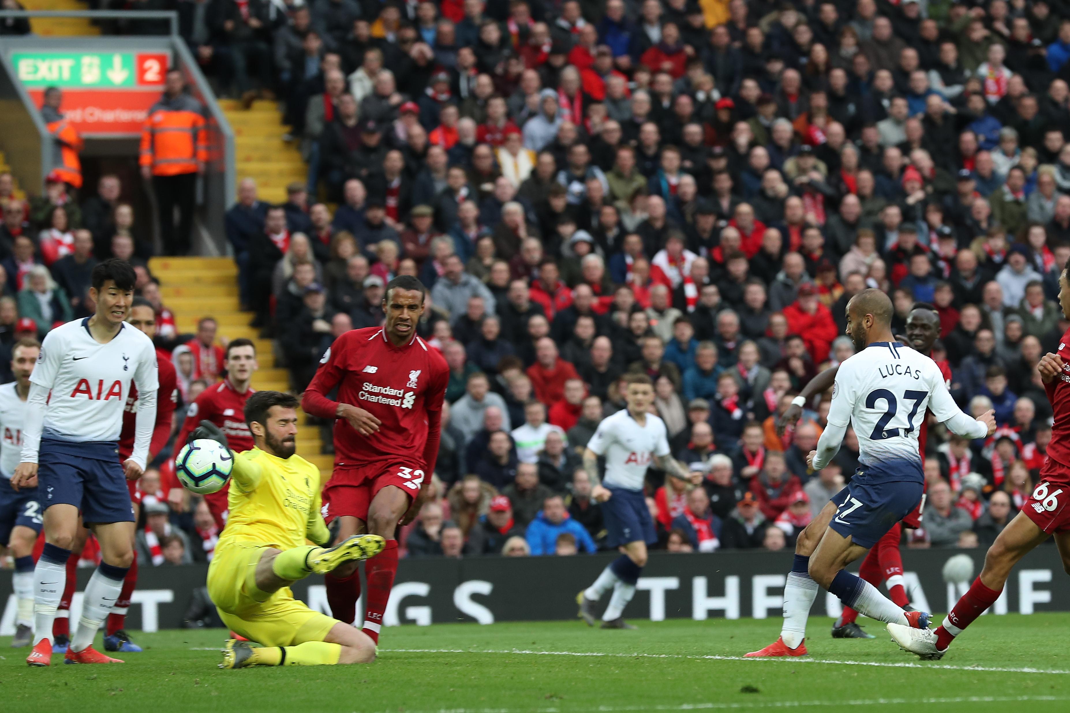 Đáng 'đồng tiền bát gạo', Van Dijk cứu Liverpool với pha phòng ngự đỉnh cao - Bóng Đá