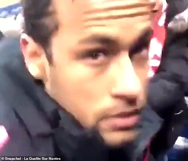 Neymar đấm cdv phân biệt chủng tộc - Bóng Đá