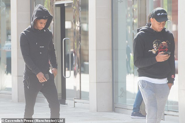 Ảnh Lingard và Rashford hẹn hò - Bóng Đá