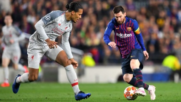 Một mình Messi trong vòng vây Van Dijk và 2, 3 cầu thủ Liverpool - Bóng Đá