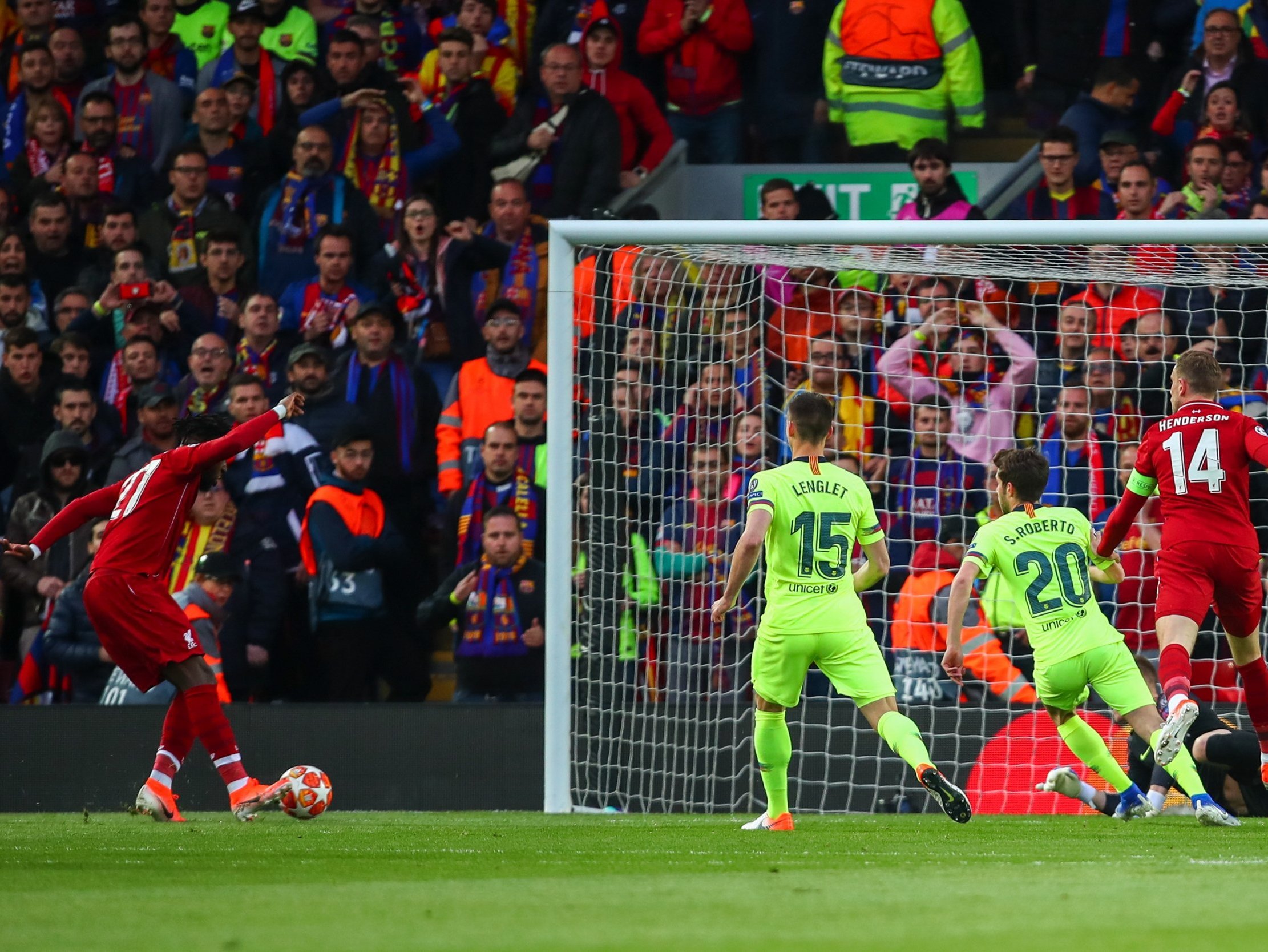 Cậu bé 'ballboy' mới đích thực là người hùng của Liverpool? - Bóng Đá