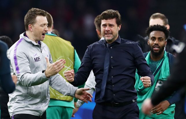 Pochettino gục đầu, khóc nức nở khi Tottenham ngược dòng không tưởng - Bóng Đá