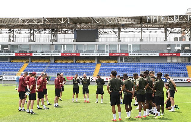 Vừa tới Baku, cầu thủ Arsenal đã lao vào tập luyện cật lực - Bóng Đá