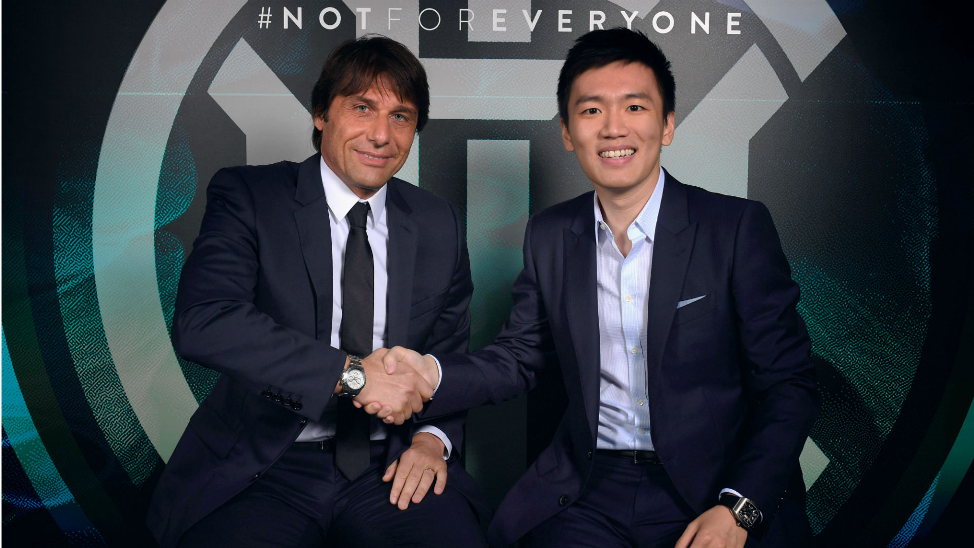 Conte chính thức tái xuất ghế huấn luyện.