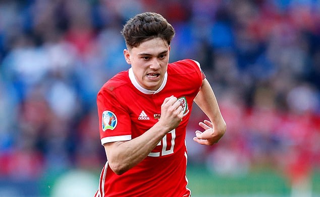 Daniel James lộ diện sau khi kiểm tra y tế - Bóng Đá