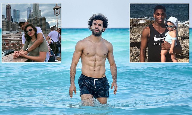 Salah để lộ body khủng như James Bond; Martial làm ông bố đảm đang - Bóng Đá