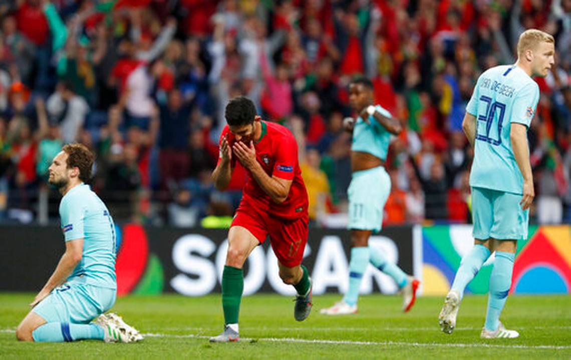Ronaldo rủ De Ligt sang Juve - Bóng Đá