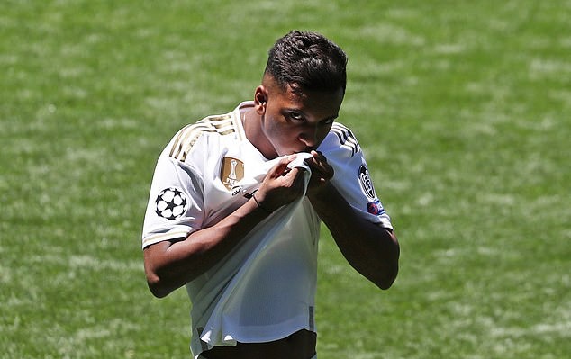 Thêm tân binh chính thức ra mắt Real Madrid - Bóng Đá