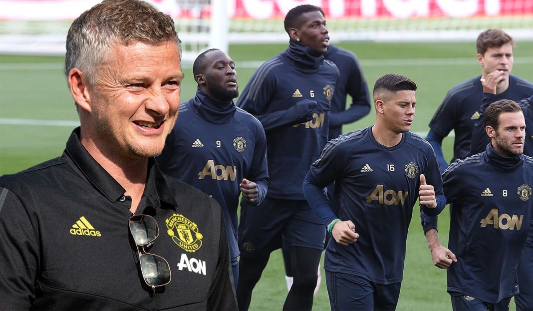 Hàng thủ Man United trở nên chật chội.
