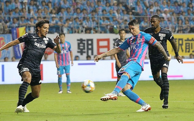 Fernando Torres suffers humiliating defeat in his last-ever game as a professional after Vissel Kobe put SIX past Sagan Tosu  - Bóng Đá