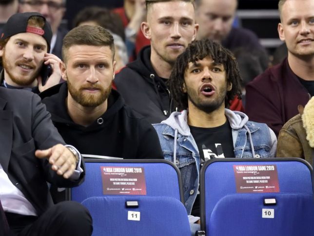 Unai Emery tells Shkodran Mustafi and Mohamed Elneny to leave Arsenal before transfer window shuts - Bóng Đá